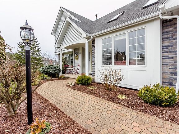5th image of 18 Fox Hill Dr