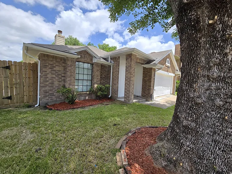 2034 Village Park Dr — Photo 3