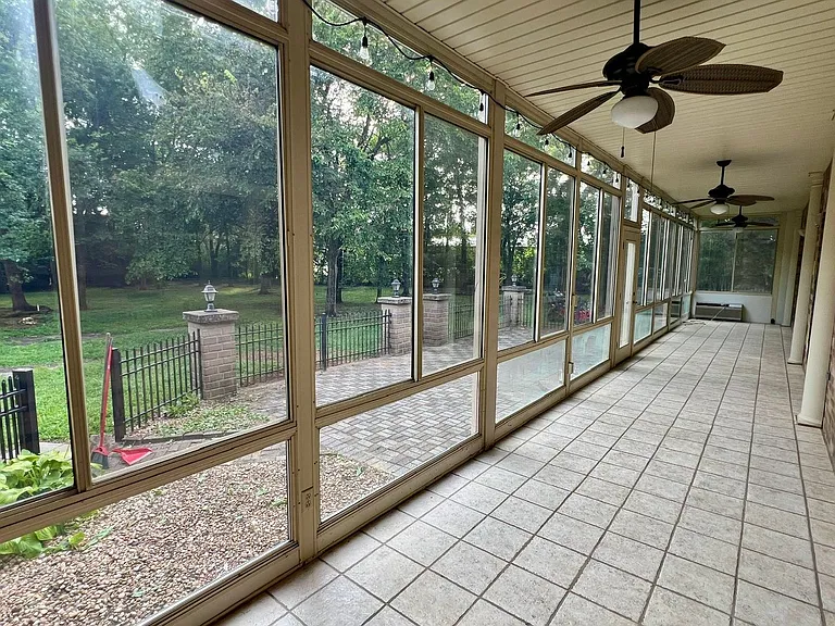 1302 Honeywood Pl — Photo 32