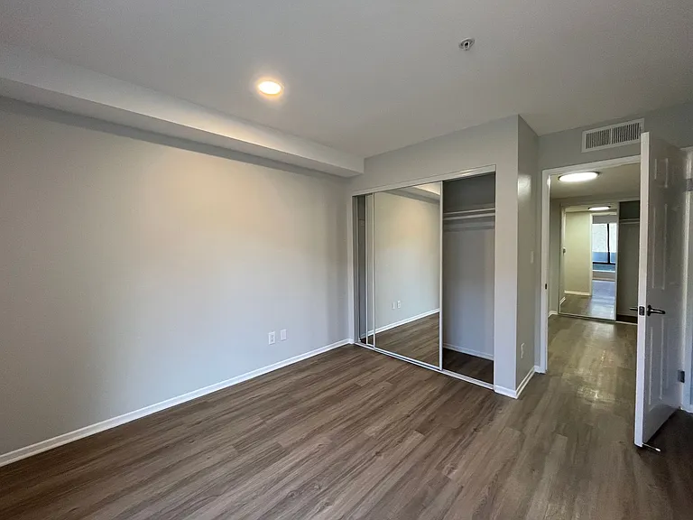 315 Virgil — Photo 19