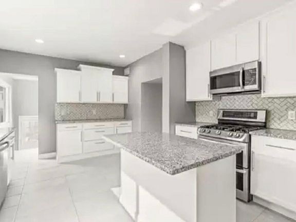 2nd image of 1507 N Ochoa St
