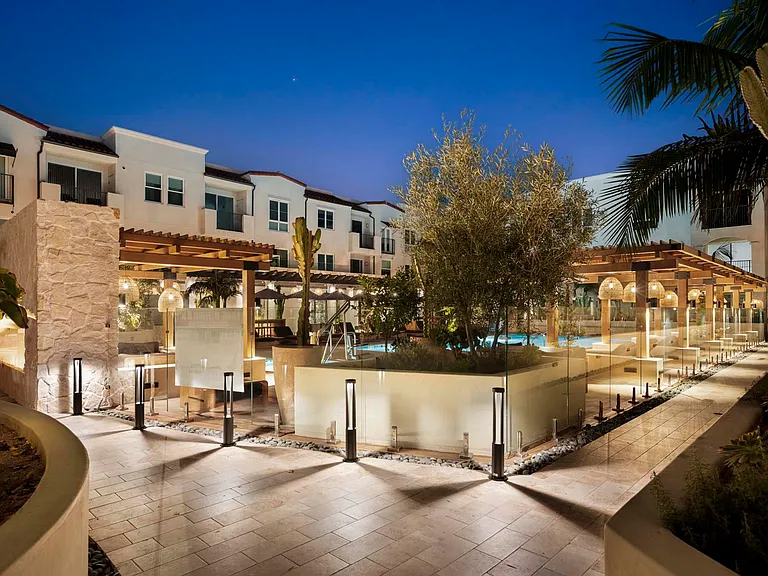 Eddy Redondo Residences — Photo 25