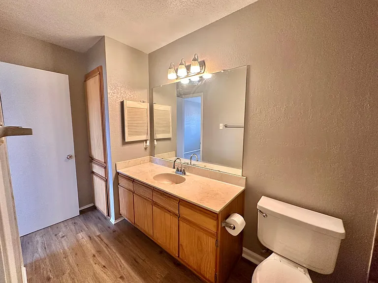 1244 Royal Crest Dr — Photo 13
