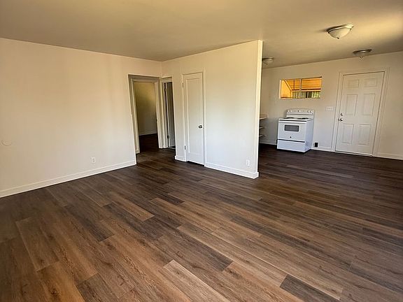 4th image of 966 W 17th St