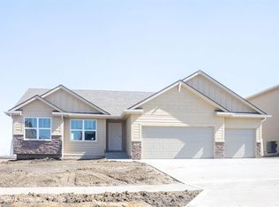 5551 148th Cir, Urbandale, IA 50323
