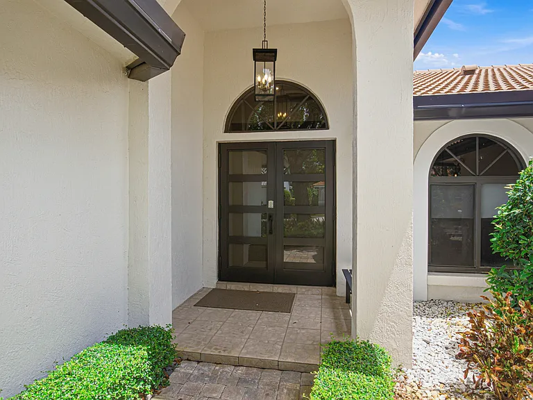 10027 NW 56th Ct — Photo 6