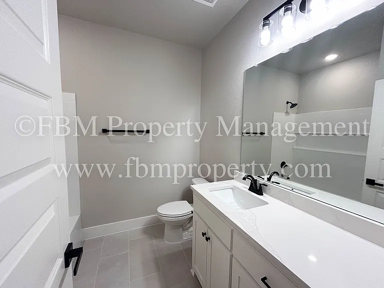 933 Cooksey Ct #B — Photo 3