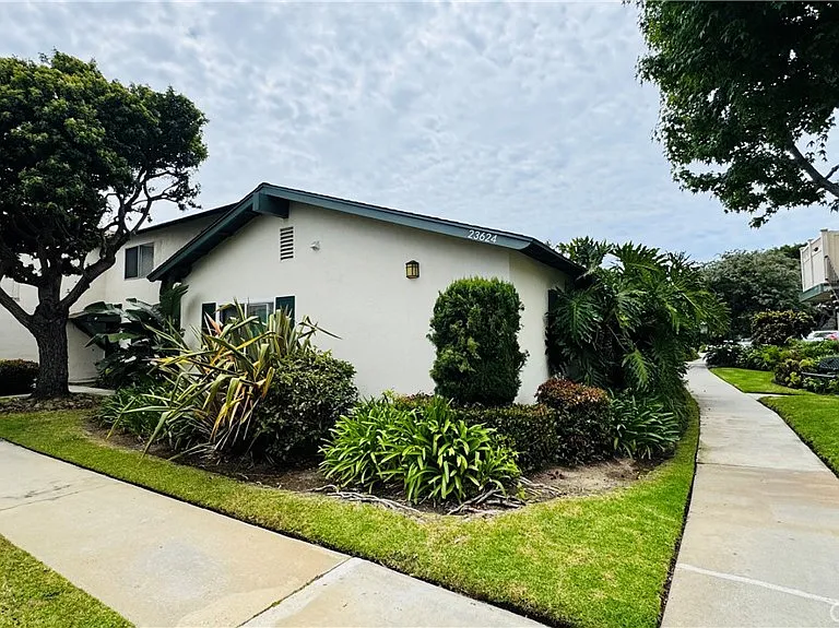 23624 Western Ave #B — Photo 1