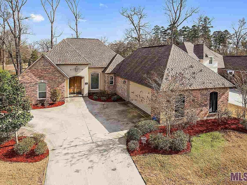 1st image of 9362 Villa Crossing Dr