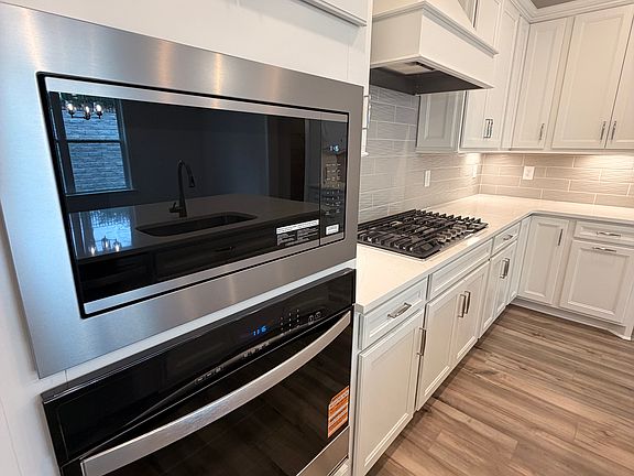 5th image of 480 Brownstone St