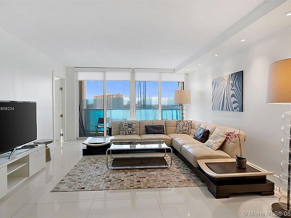 2nd image of 100 Bayview Dr APT 701