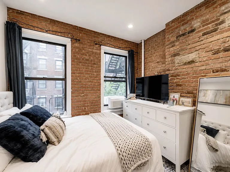 266 W 25th St #4R — Photo 3