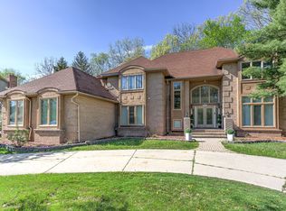 6022 Charles Dr, West Bloomfield, MI 48322
