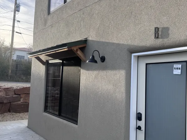232 Valverde St, Taos, NM 87571