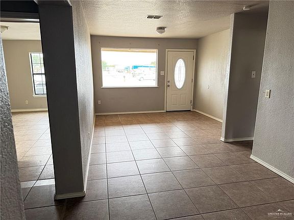 2nd image of 604 E Schunior St