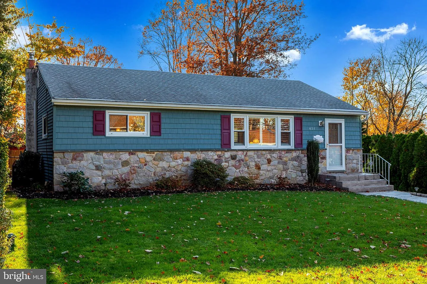 451 Linden Ave photo 1