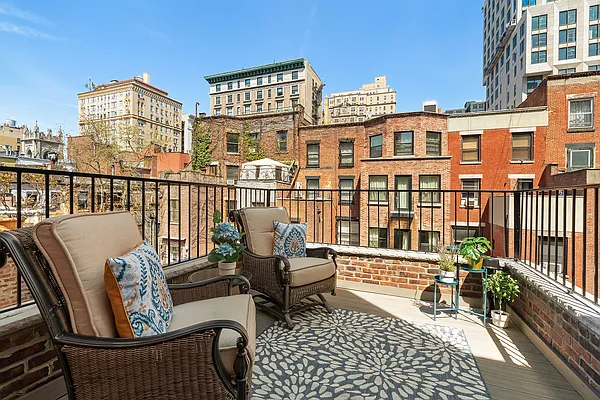 Sold by Compass | media 15