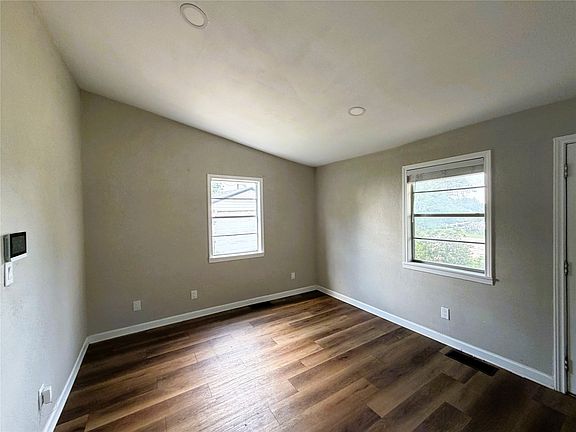 5th image of 2817 N Mountain View Rd