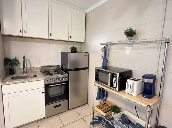 402 S Holly St, Greenville, NC