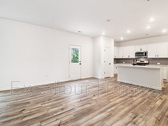 5th image of 2022 SE Boxwood Cir
