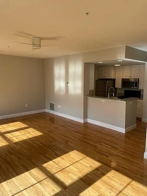 2 bed, 2.5 bath, 1400 sqft, $2,095 — Photo 3