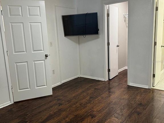 4th image of 208 Connie Lee Ct #208