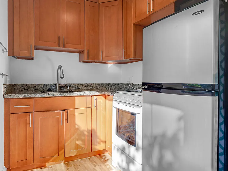 4451 Woodland Park Ave N #2 — Photo 4
