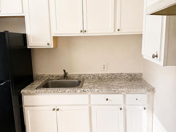 3rd image of 518 N 6th St