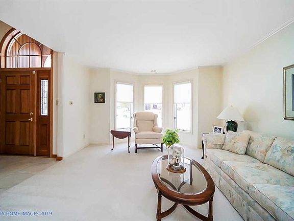 4th image of 9141 Schillton Dr