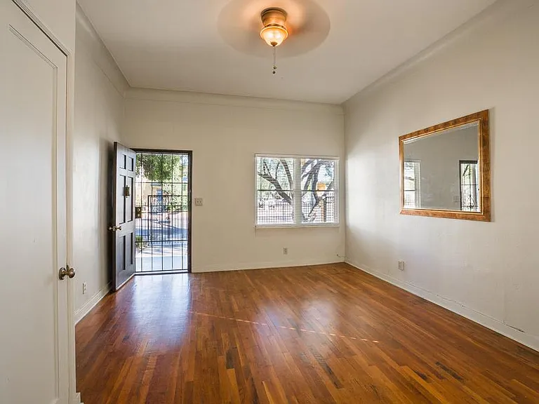 348 S 6th Ave — Photo 5