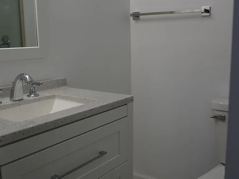 2719 N Pine Grove Ave #101 — Photo 9