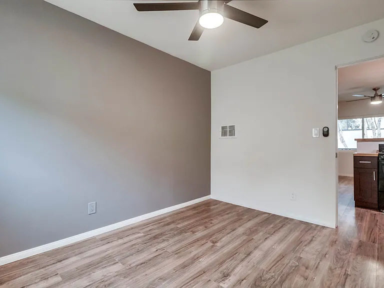 1024 Turquoise St #L — Photo 16