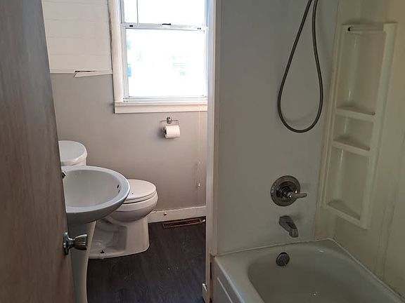 5th image of 328 S Warren Ave