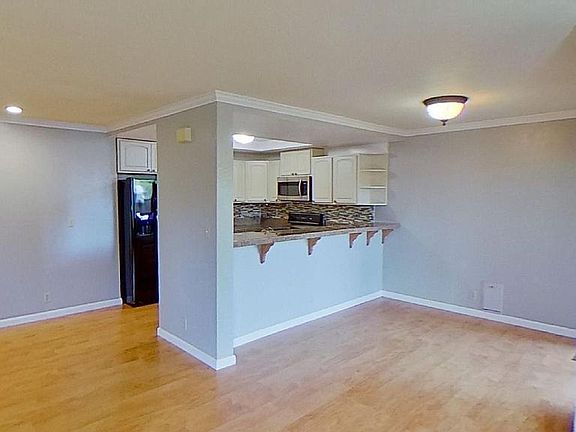 4th image of 59 Silcreek Dr