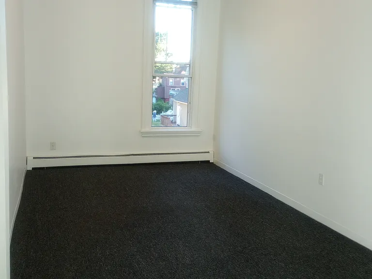 138 Laurel Hill Ave #2 — Photo 7