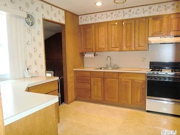 3rd image of 33 Fairdale Dr