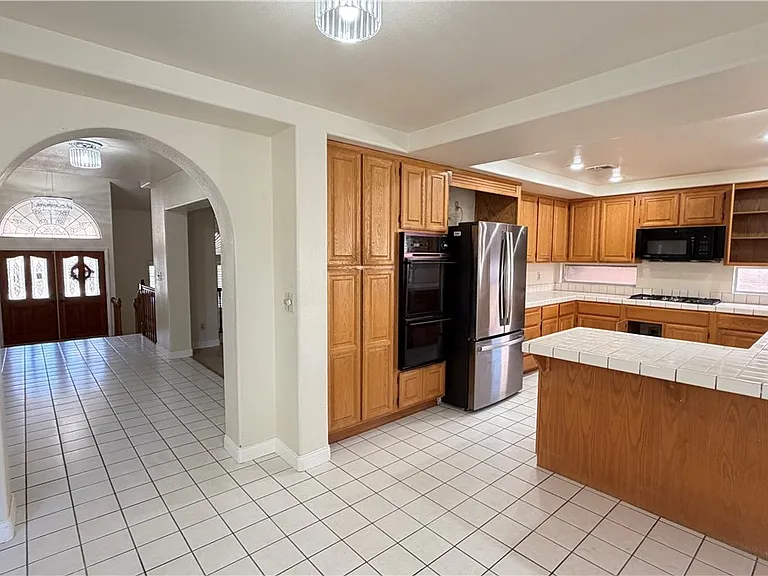 8300 Tivoli Cove Dr — Photo 11
