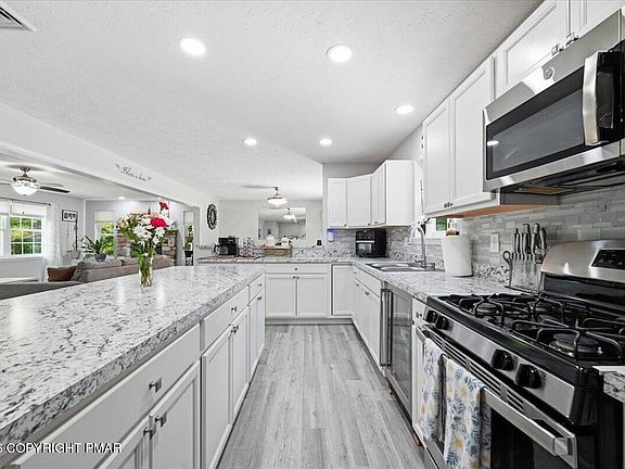 5th image of 135 Tannebaum Way