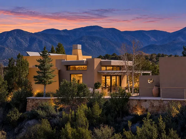 133 Vista Redonda, Santa Fe, NM 87506