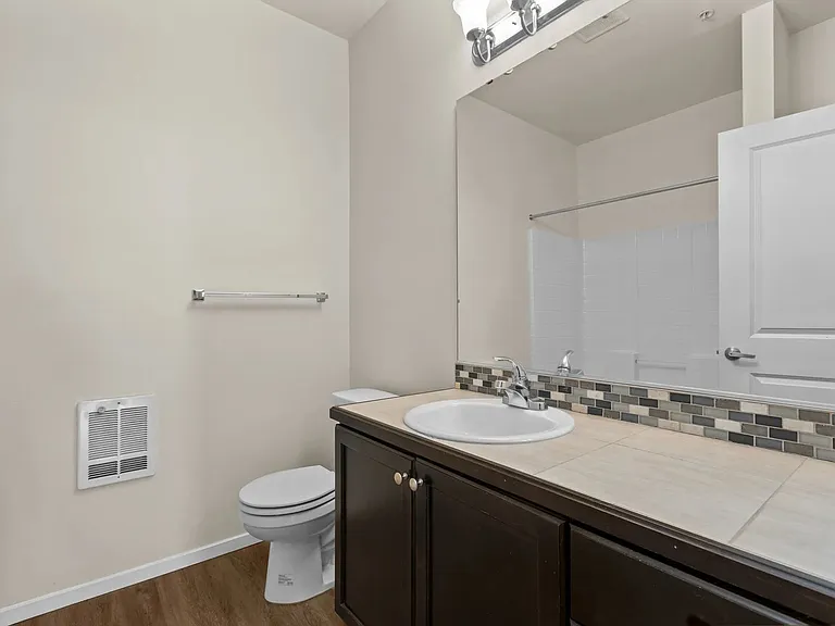 Creekside Apartments — Photo 40