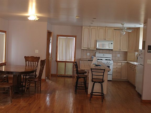 4th image of 32 Garland Ct