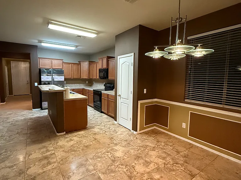 15435 W Canterbury Dr — Photo 5
