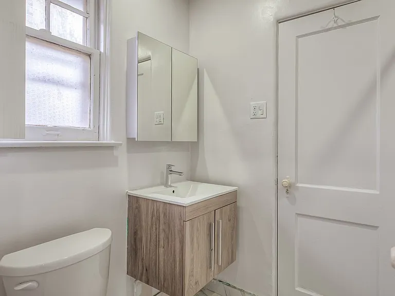 16 Acacia Rd #UPPER — Photo 15