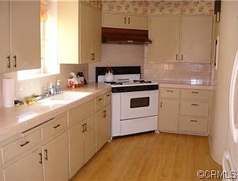 2nd image of 1085 Arroyo Park Dr