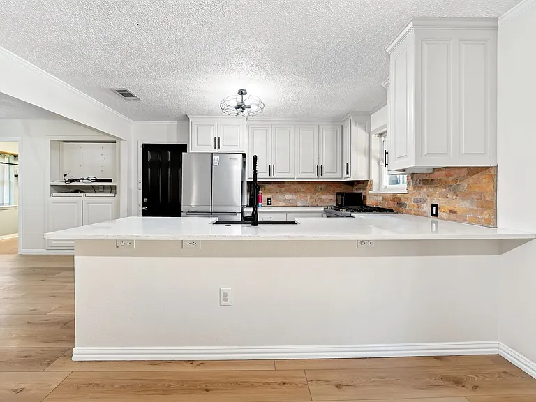 505 Whittle Way — Photo 7