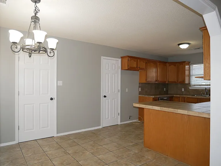 1401 Osage Dr — Photo 5