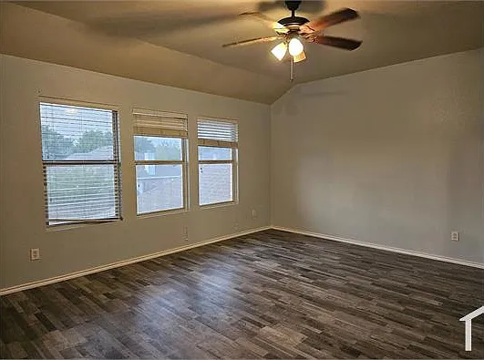 6 bed, 3087 sqft, $3,150 — Photo 3