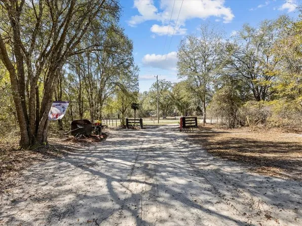 775 SW Choctaw Ave, Fort White, FL 32038