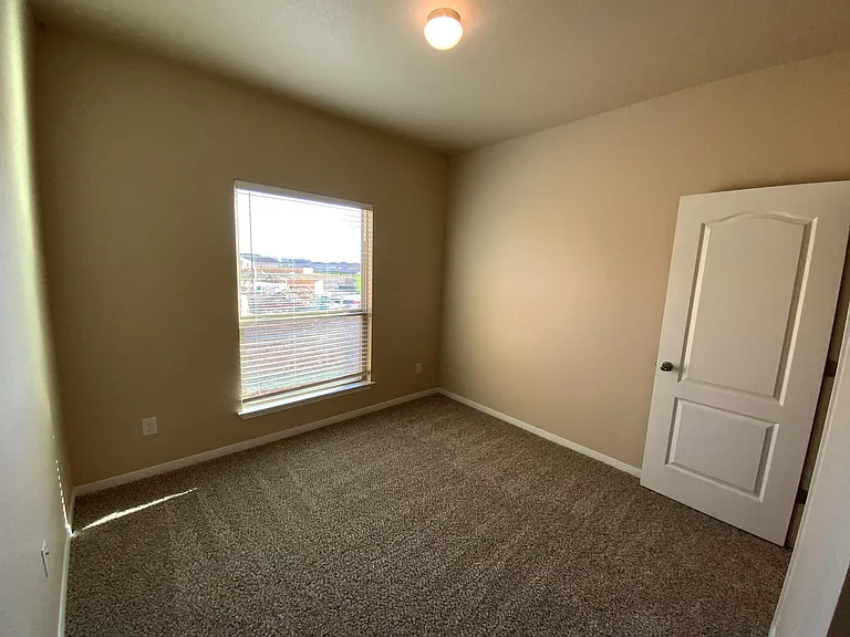 1049 Lakeway Crossing Dr — Photo 5