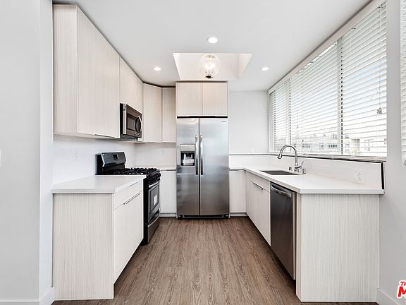 2nd image of 1117 S Bronson Ave APT 7